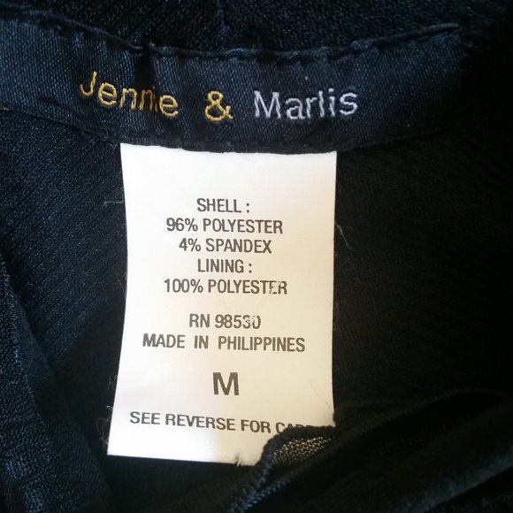 Jennie and Marlis V-Neck Black Ruffle Top. Size Med - Picture 7 of 7